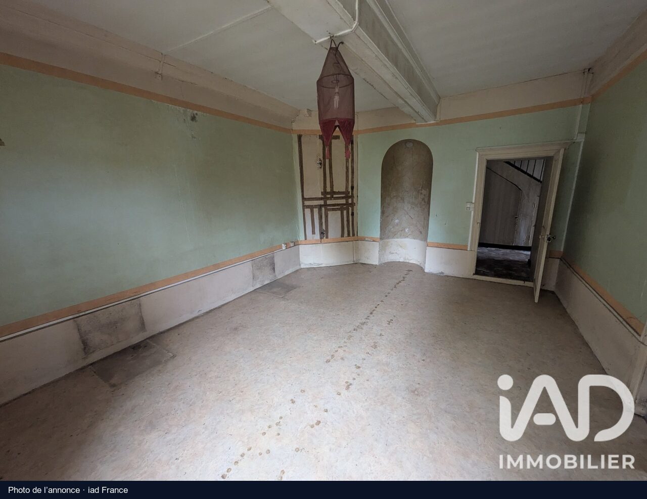 La pièce à la niche, Savilly : photo de l’annonce, état actuel
